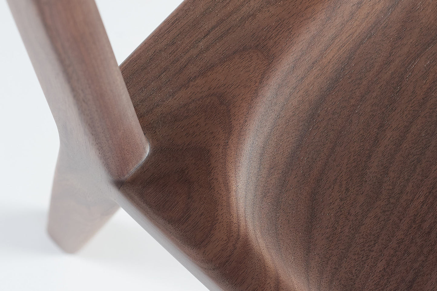 Kompson walnut bench - rear leg and seat detail