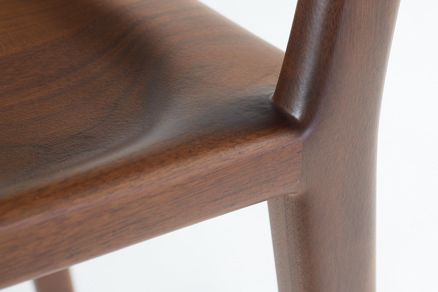 Kompson walnut side chair- right rear leg detail