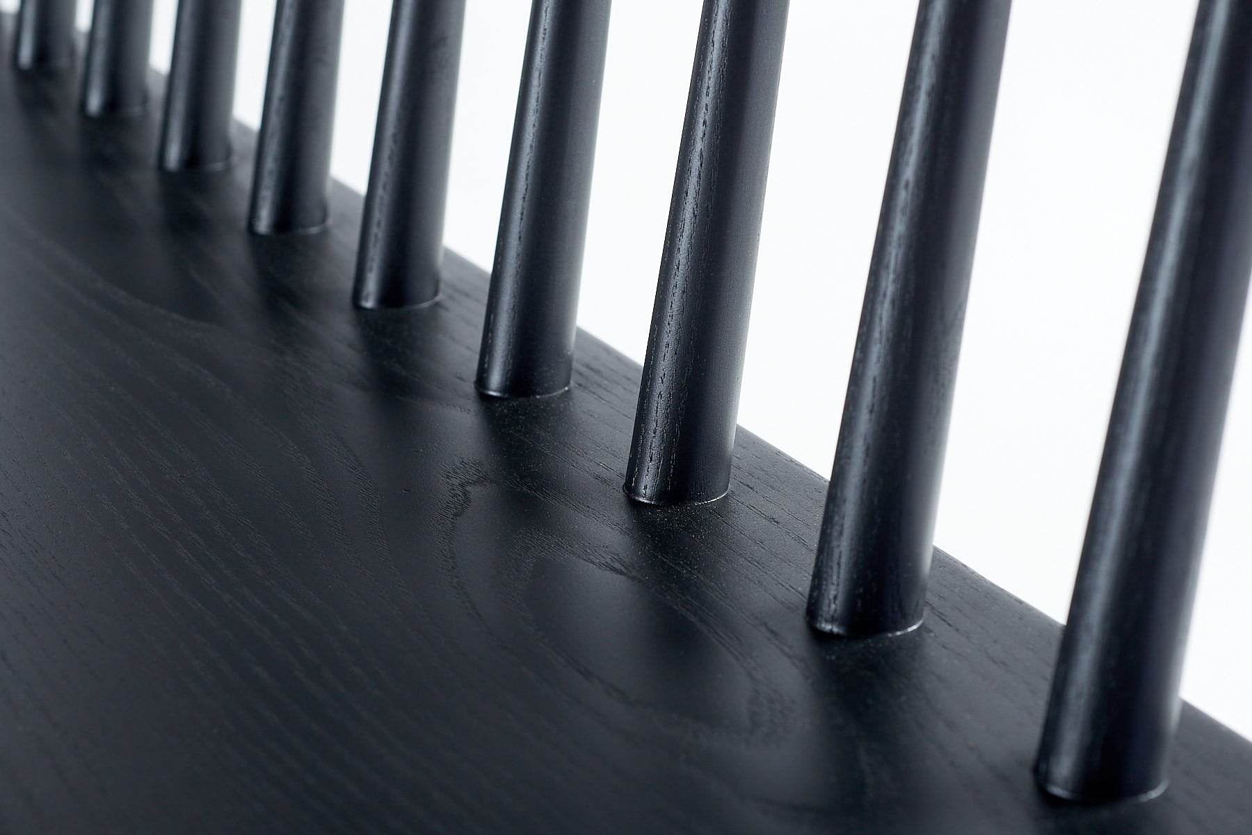 Kanon Bench Black Ash-spindle closeup